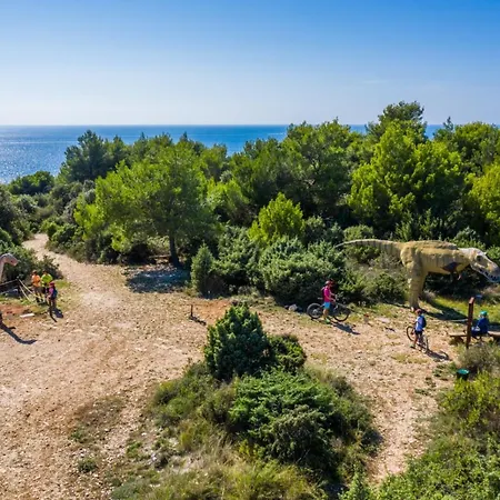 Luxury Alpha, Pool, Camp Volme - Nearby Kamenjak * Banjole