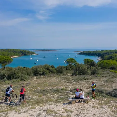 Luxury Alpha, Pool, Camp Volme - Nearby Kamenjak Campsite